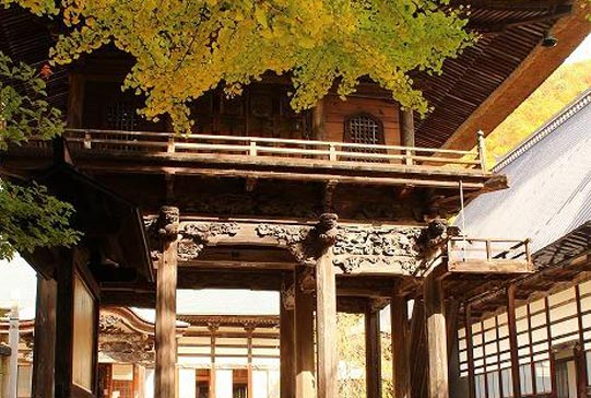 霊松寺（県宝山門）